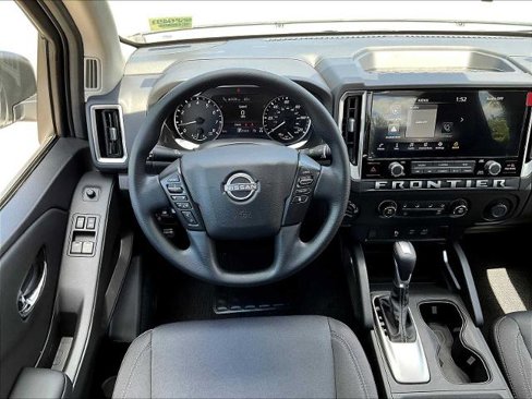 Certified 2025 Nissan Frontier SV image 17