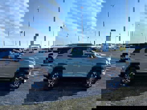 New 2026 Chevrolet Equinox LT image 2