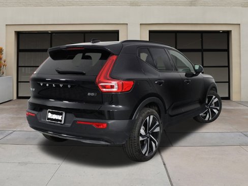Certified 2025 Volvo XC40 B5 Plus image 4