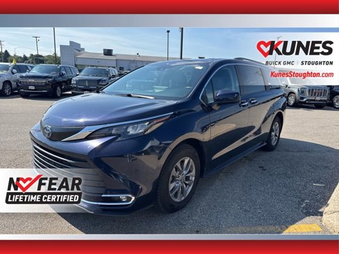 Used 2024 Toyota Sienna XLE image 4