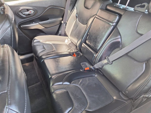 Used 2019 Jeep Cherokee Limited image 10