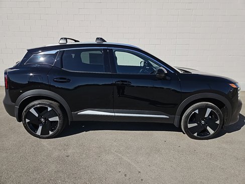 New 2026 Nissan Kicks SR w/ Cold Weather Package image 3