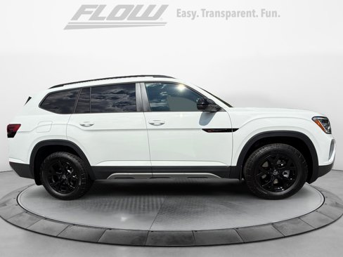 New 2025 Volkswagen Atlas Peak Edition SE image 8