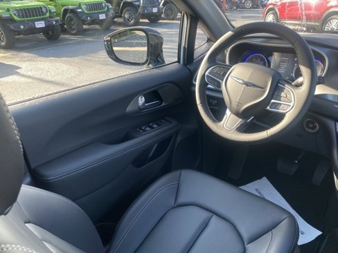 New 2026 Chrysler Voyager LX image 33