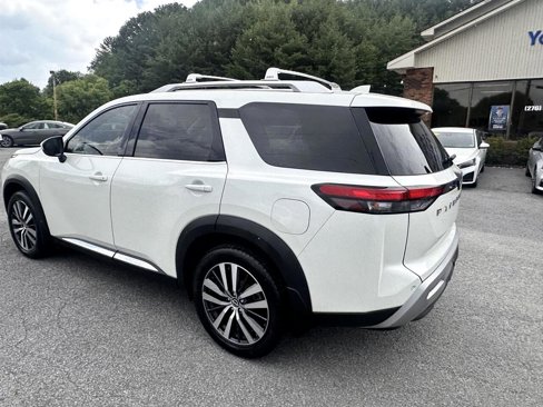 Used 2022 Nissan Pathfinder Platinum image 8