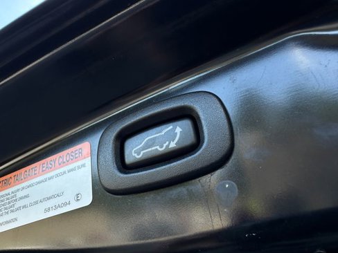 Used 2017 Mitsubishi Outlander SEL image 35
