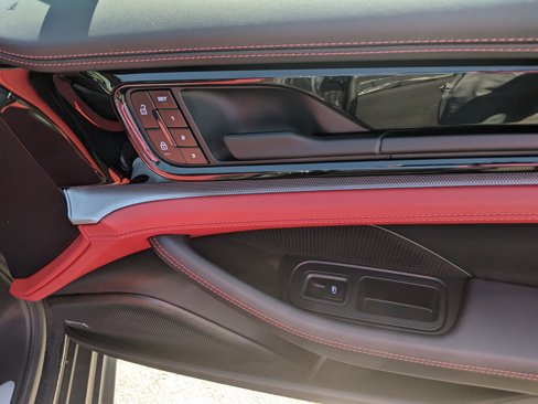 Used 2025 Porsche Panamera 4 image 38