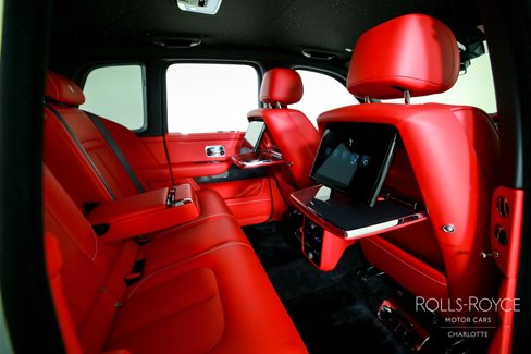 New 2025 Rolls-Royce Cullinan Black Badge image 30