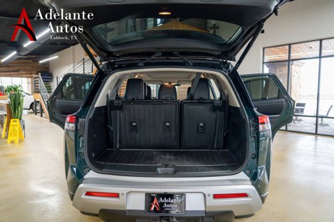 Used 2022 Nissan Pathfinder Platinum w/ Cargo Package image 10