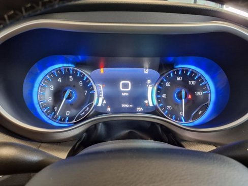 Used 2023 Chrysler Pacifica Touring-L image 29