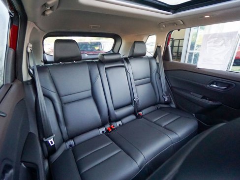 Used 2022 Nissan Rogue SV w/ SV Premium Package image 29