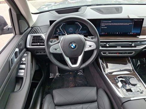 Used 2025 BMW X7 xDrive40i image 16