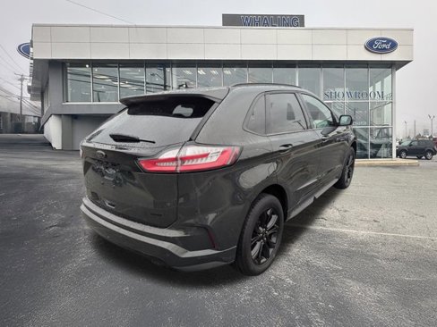 Certified 2023 Ford Edge SE w/ Black Appearance Package image 3