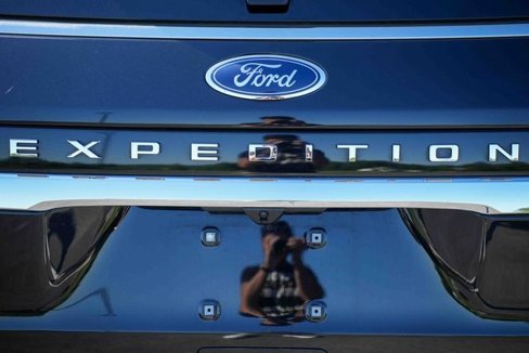 Used 2024 Ford Expedition Limited image 11