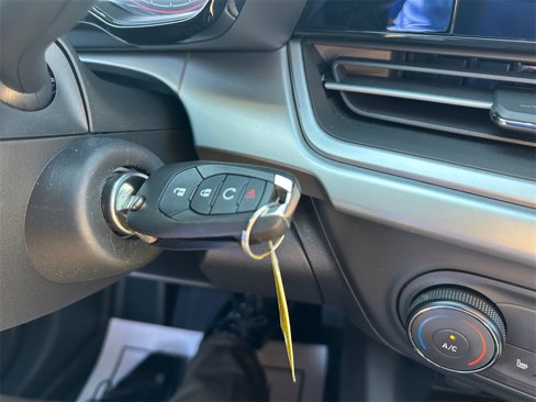 Certified 2025 Chevrolet Trax RS w/ Driver Confidence Package image 31