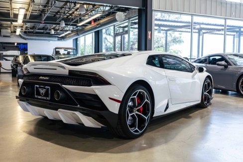 Used 2021 Lamborghini Huracan EVO image 5