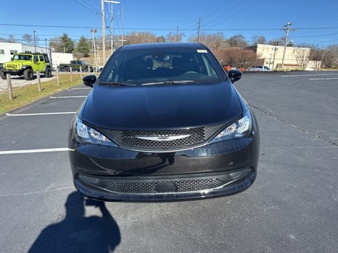 New 2025 Chrysler Voyager LX image 2