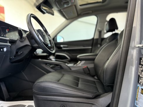 Used 2023 Kia Telluride EX w/ EX Captain's Chair Package image 24
