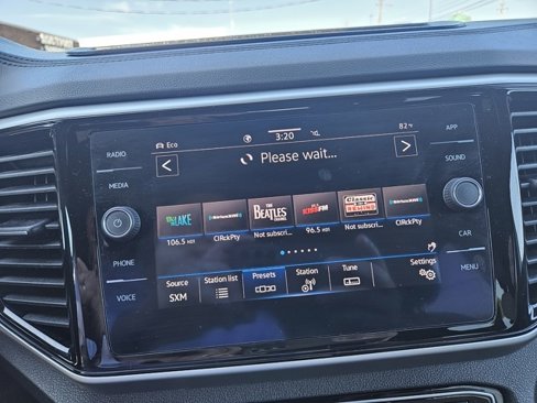 Used 2022 Volkswagen Atlas Cross Sport SE image 28