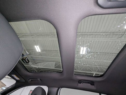 New 2025 Mercedes-Benz GLB 250 4MATIC image 15