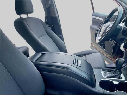 Used 2018 Toyota Highlander FWD V6 image 16