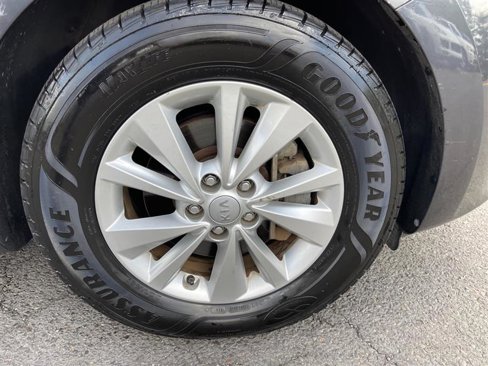 Used 2016 Kia Sedona LX w/ LX Convenience Package image 73