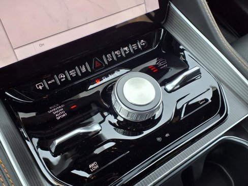 New 2025 Jeep Grand Wagoneer Series III image 12