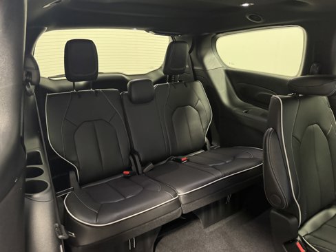 New 2026 Chrysler Pacifica Limited w/ S Appearance Package image 17