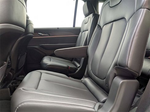 New 2025 Jeep Grand Cherokee L Limited w/ Luxury Tech Group II image 30