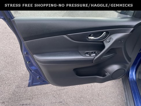 Used 2018 Nissan Rogue SV w/ Premium Package image 14