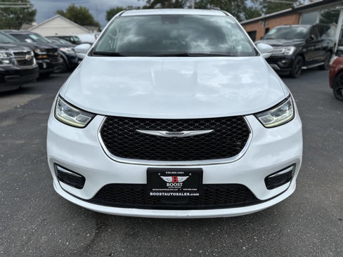 Used 2022 Chrysler Pacifica Touring-L image 2