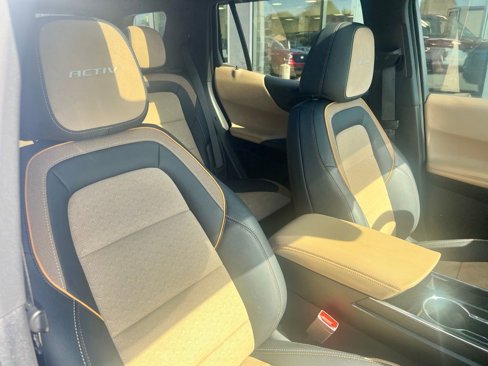 Used 2025 Chevrolet Equinox ACTIV w/ Safety and Technology Package image 36