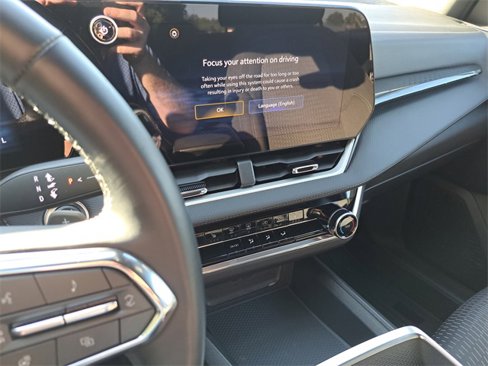 Used 2025 Chevrolet Equinox LT w/ Safety and Technology Package image 13