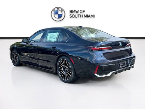 New 2026 BMW 750e xDrive image 4
