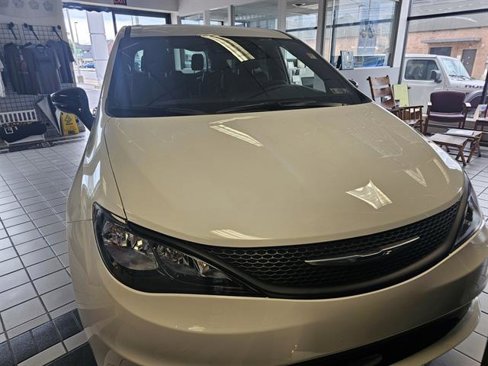 New 2026 Chrysler Voyager LX image 2