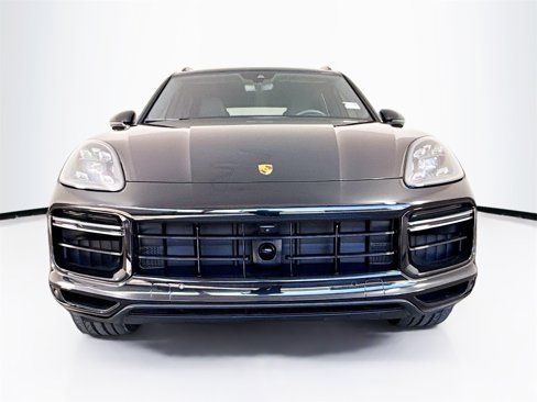 Certified 2023 Porsche Cayenne Turbo S image 6