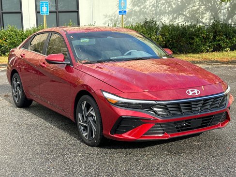Certified 2025 Hyundai Elantra SEL image 3