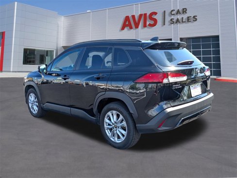 Used 2024 Toyota Corolla Cross LE image 3