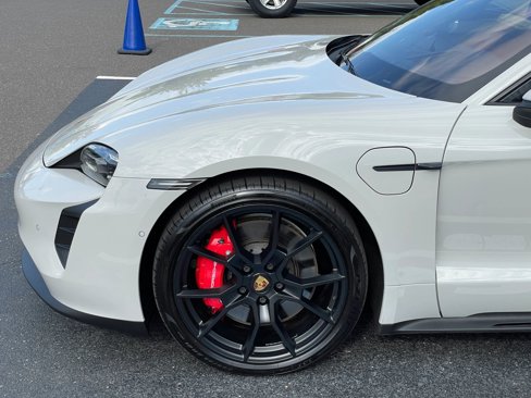 Used 2022 Porsche Taycan GTS image 17