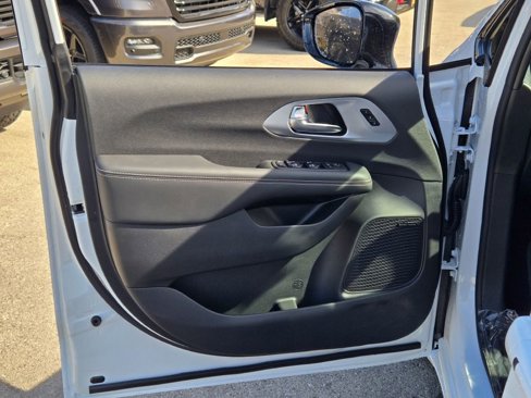 New 2026 Chrysler Pacifica Limited image 18