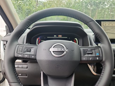 New 2026 Nissan Rogue Platinum image 9
