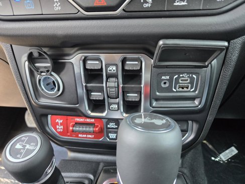 New 2025 Jeep Wrangler Unlimited Rubicon 4xe image 15