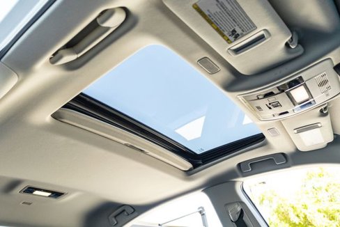 Used 2025 Lexus ES 300h w/ Luxury Package image 13