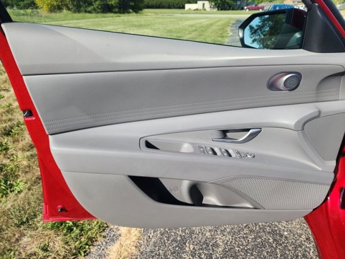 Certified 2024 Hyundai Elantra SEL image 12