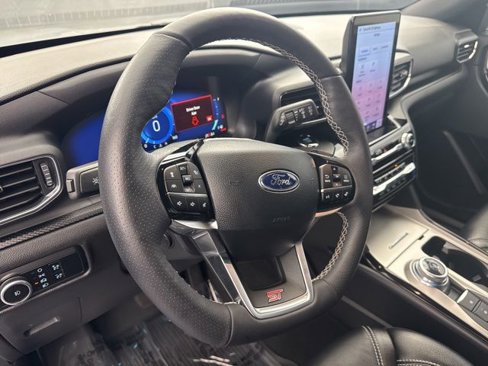 Used 2024 Ford Explorer ST w/ Technology Package image 9
