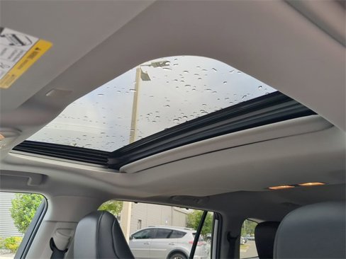 Used 2022 Toyota Highlander XLE image 9