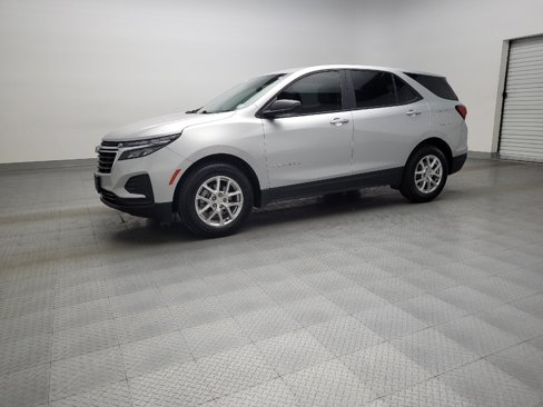 Used 2022 Chevrolet Equinox LS w/ LS Convenience Package image 2