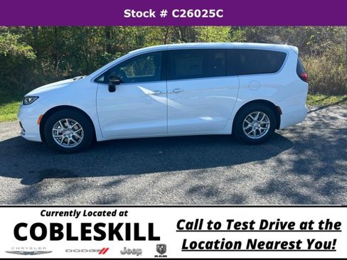 New 2026 Chrysler Pacifica Select image 8