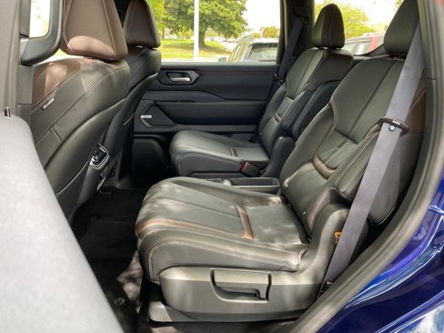 New 2025 Nissan Armada SL w/ Captain's Chari Seat Package image 28