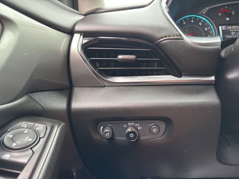 Used 2019 Chevrolet Traverse LT w/ LT Premium Package image 27